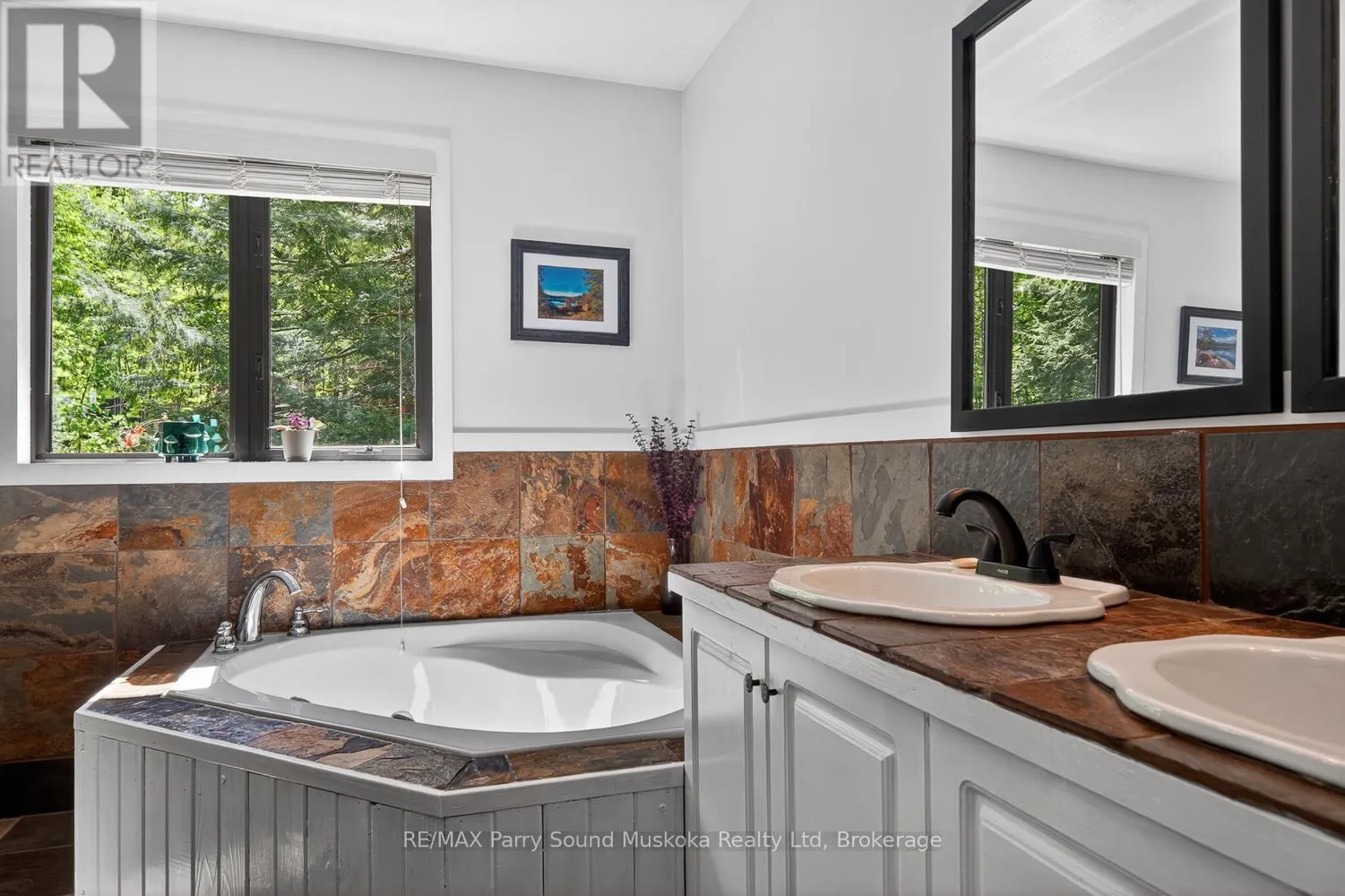 34 SILVER POINT DRIVE