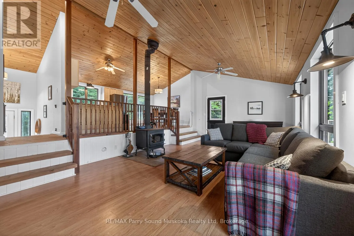 34 SILVER POINT DRIVE