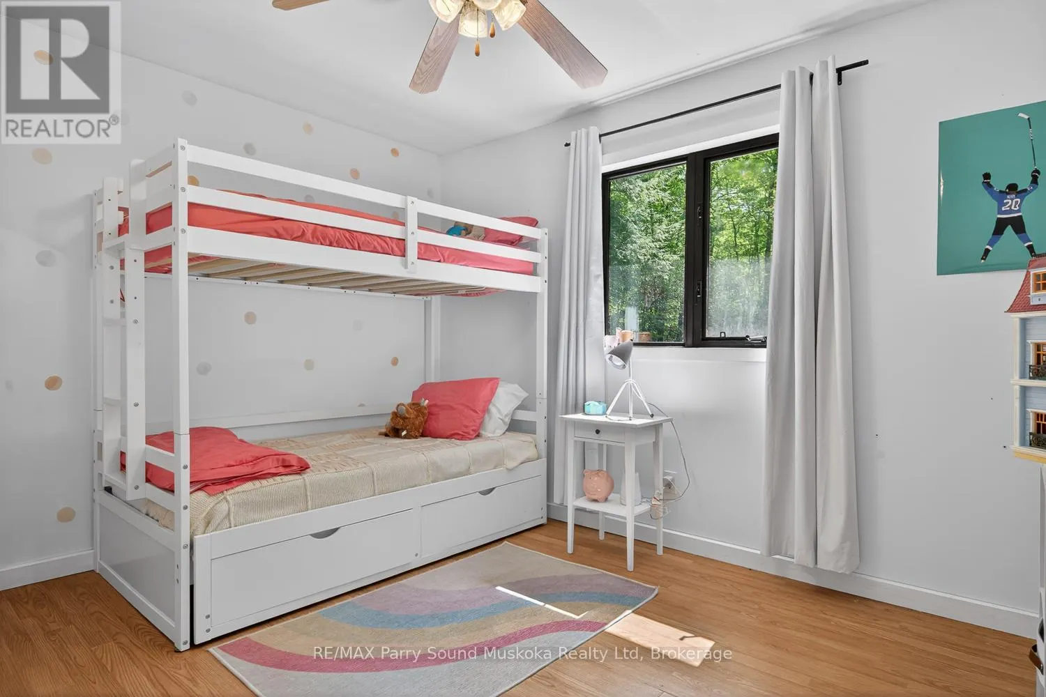 34 SILVER POINT DRIVE