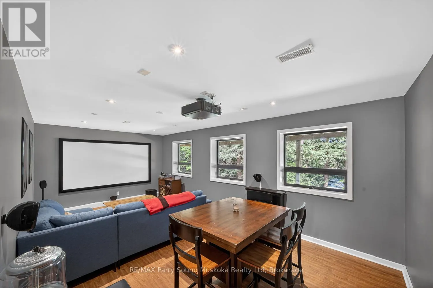 34 SILVER POINT DRIVE