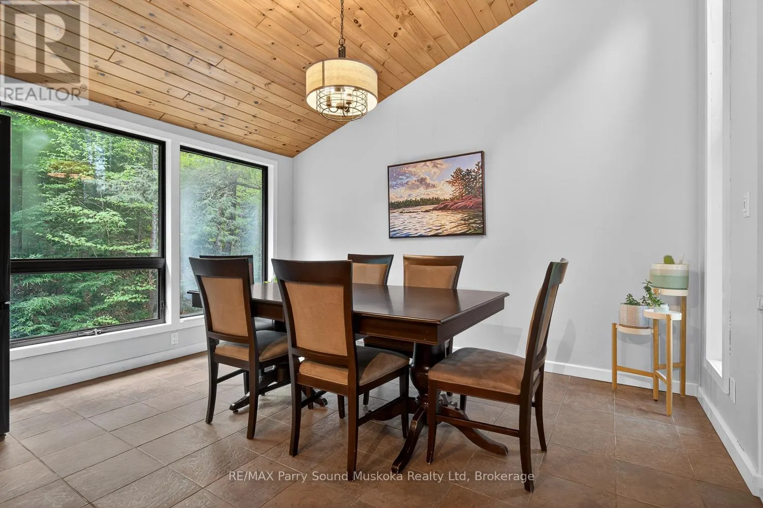 34 SILVER POINT DRIVE