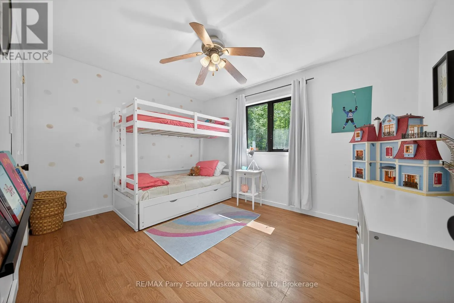 34 SILVER POINT DRIVE