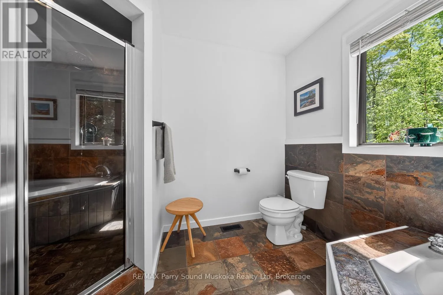 34 SILVER POINT DRIVE