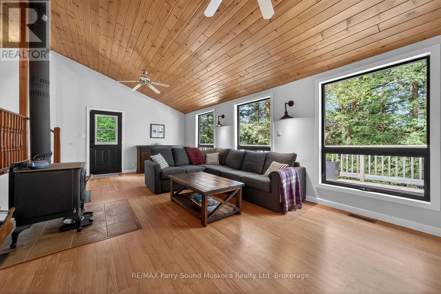34 SILVER POINT DRIVE