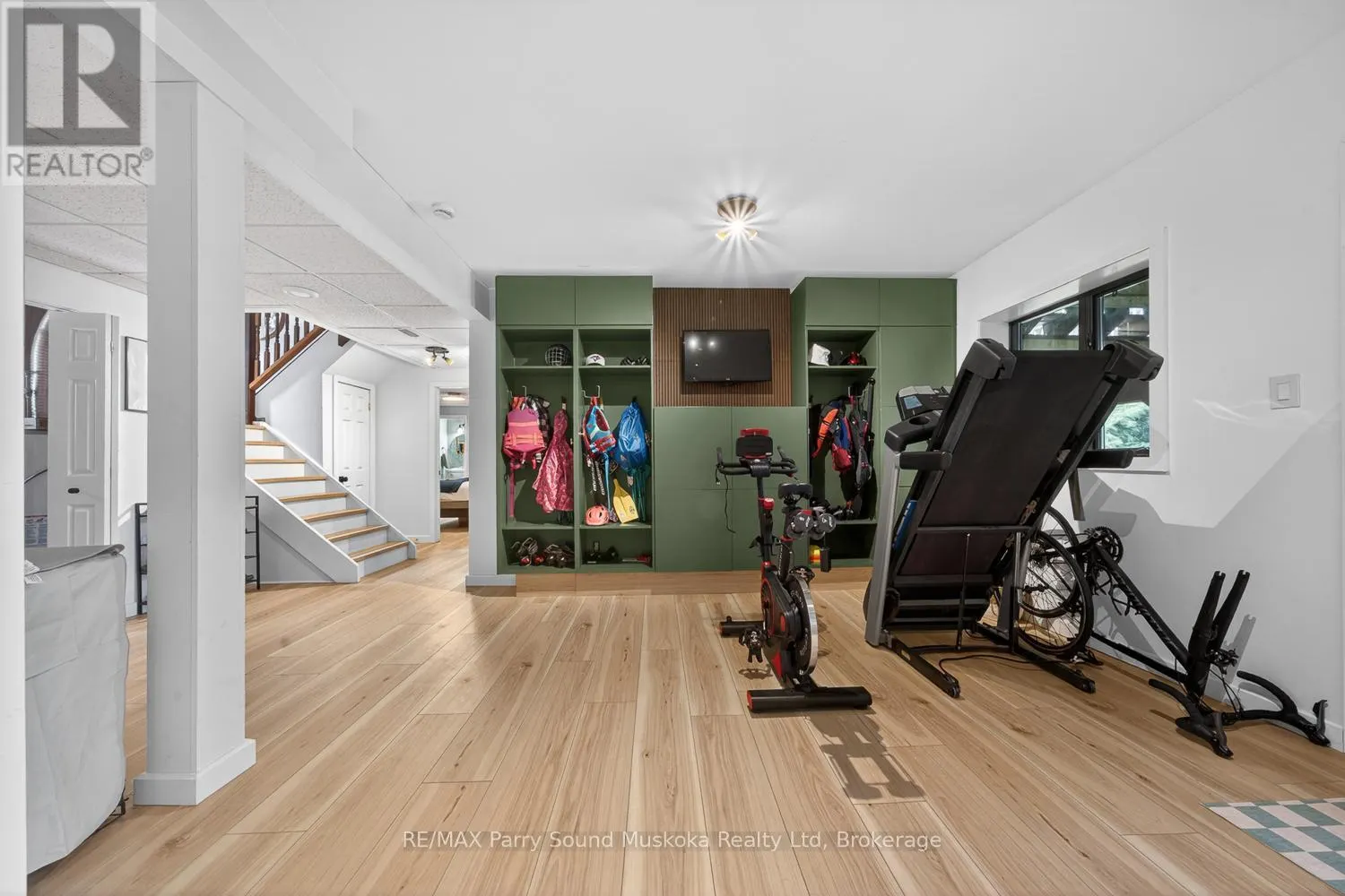 34 SILVER POINT DRIVE