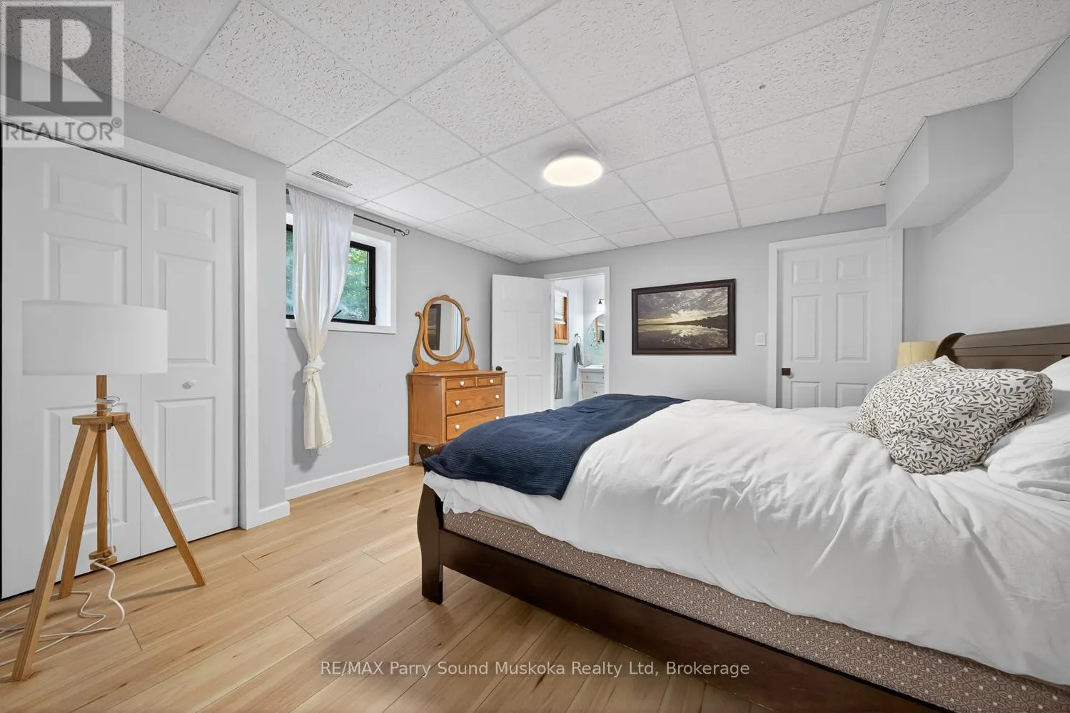 34 SILVER POINT DRIVE