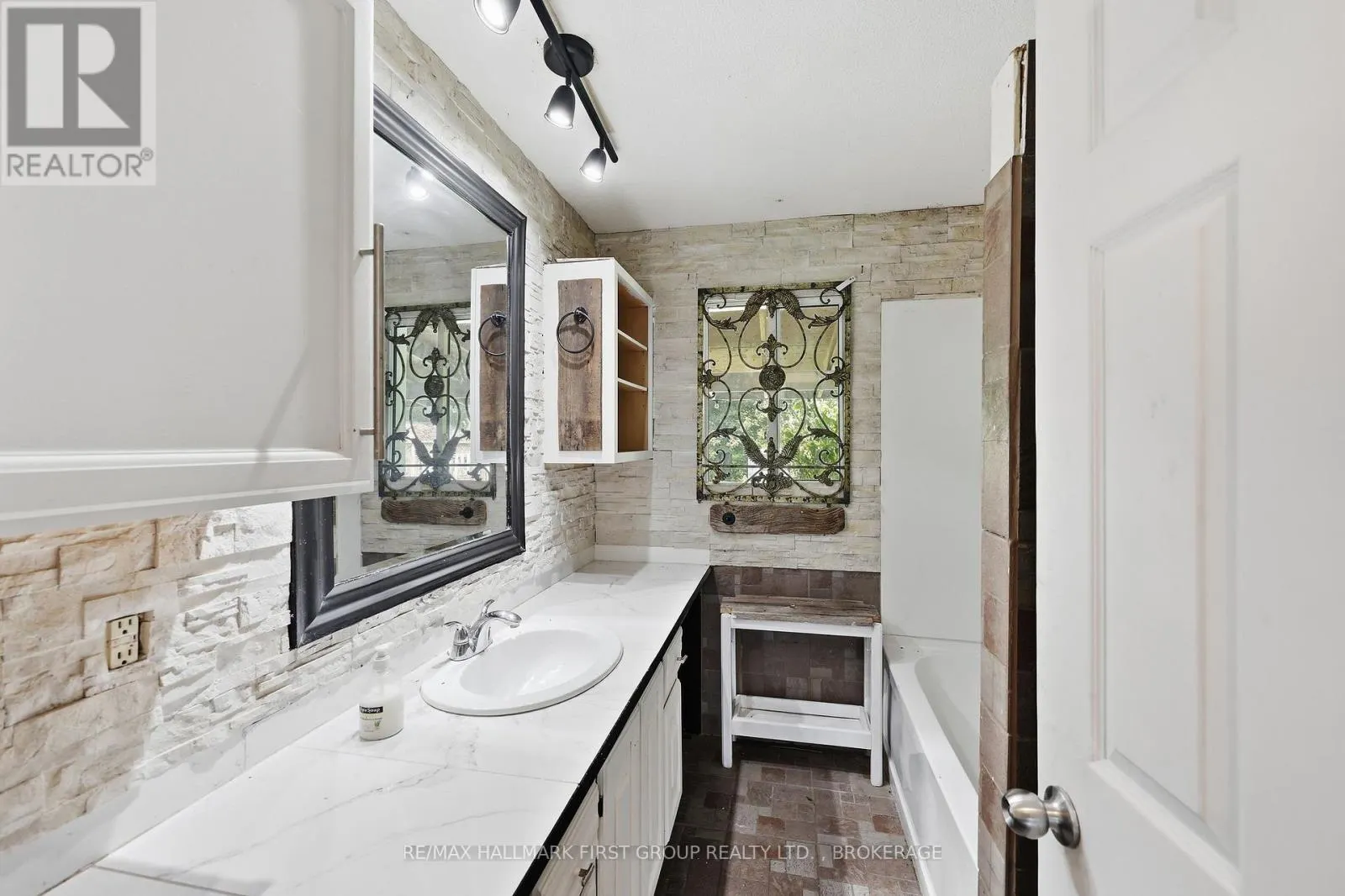 469 ABSALOM ROAD