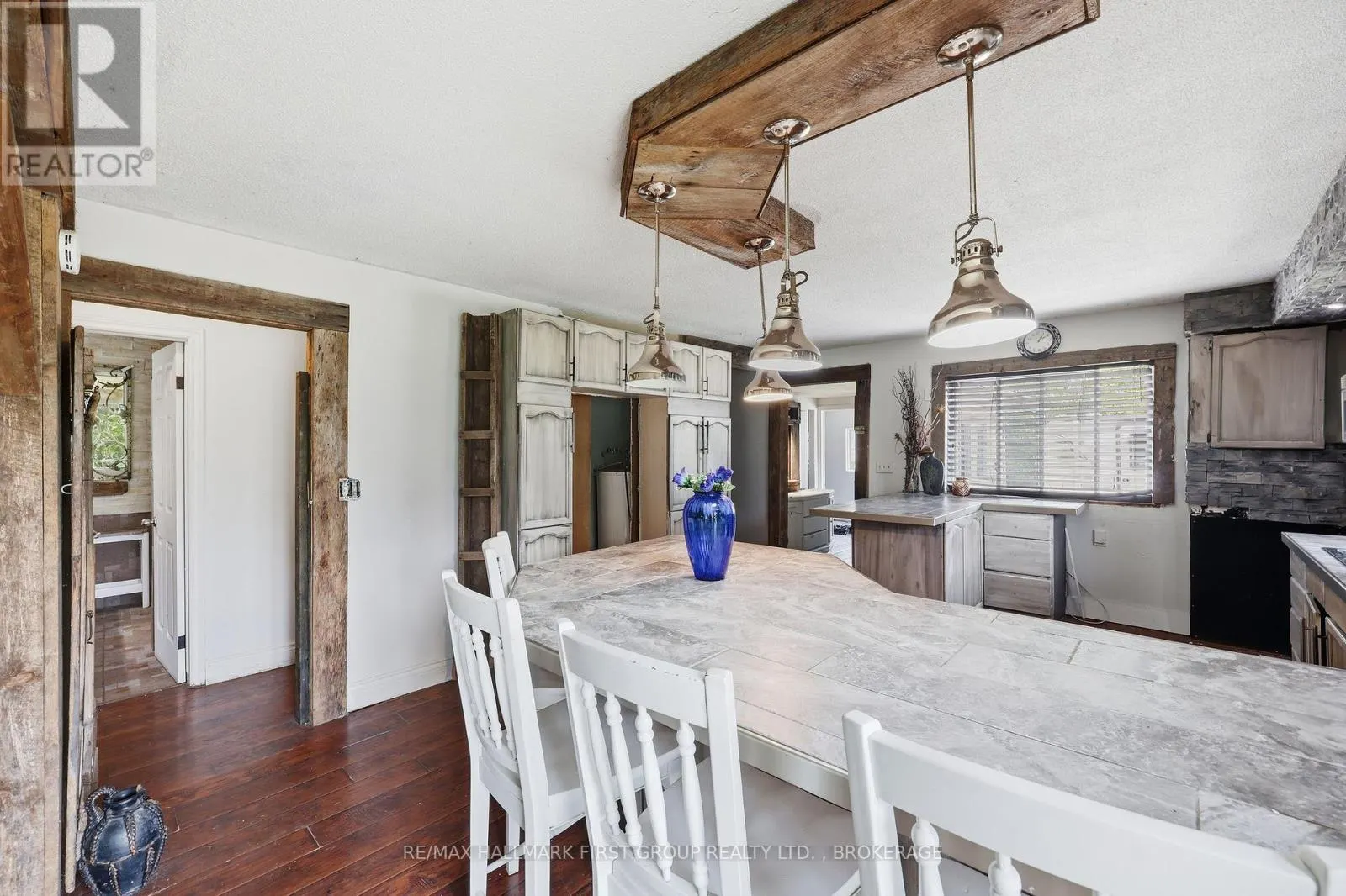469 ABSALOM ROAD