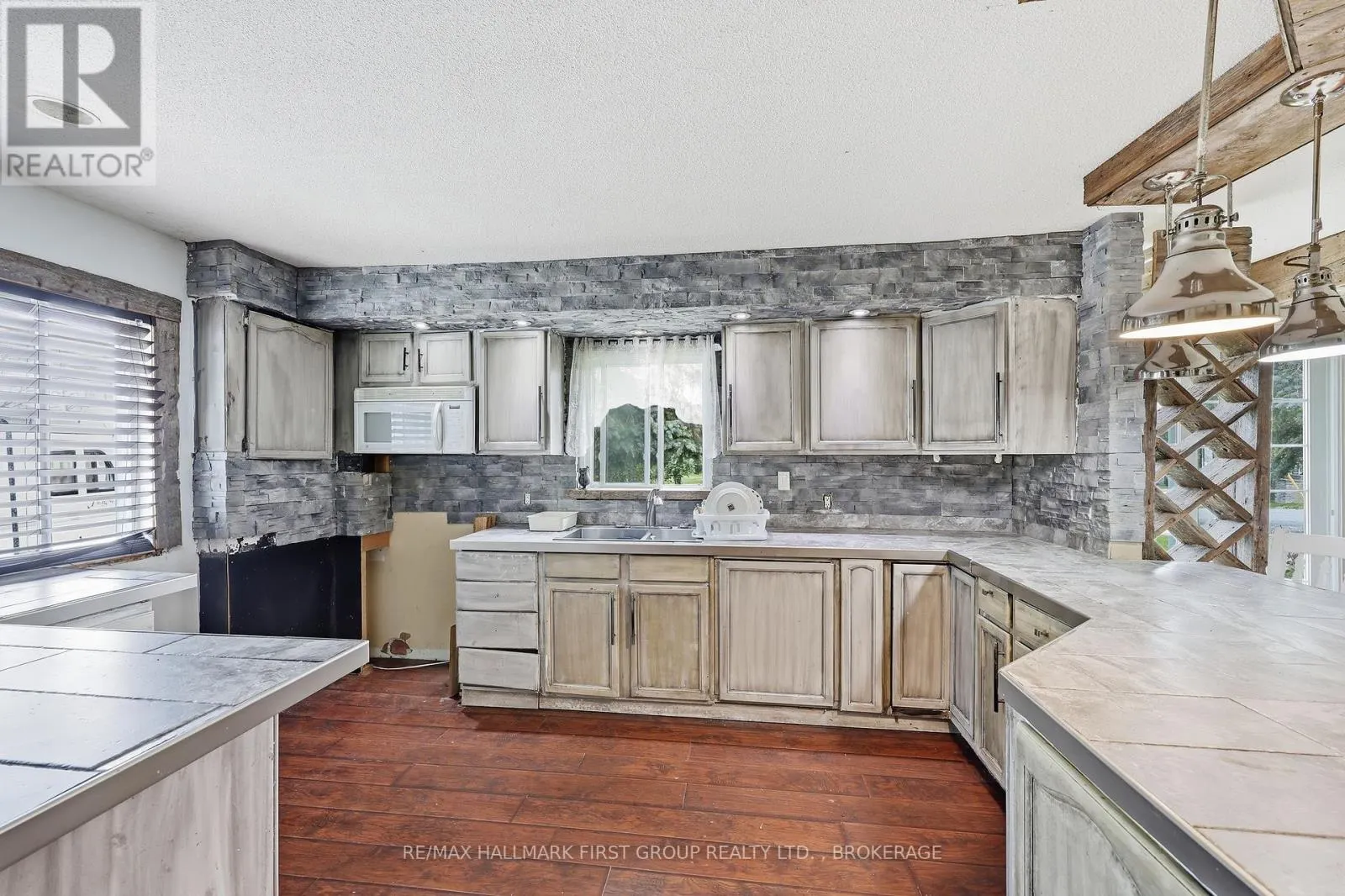 469 ABSALOM ROAD