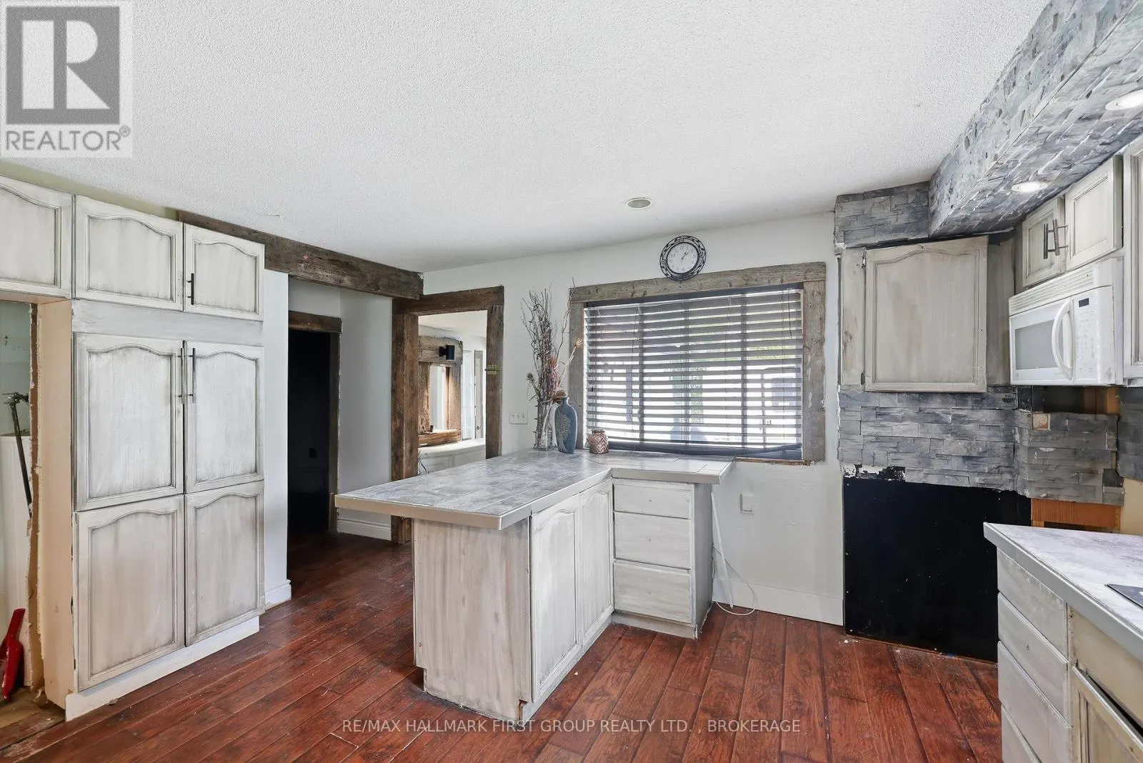 469 ABSALOM ROAD