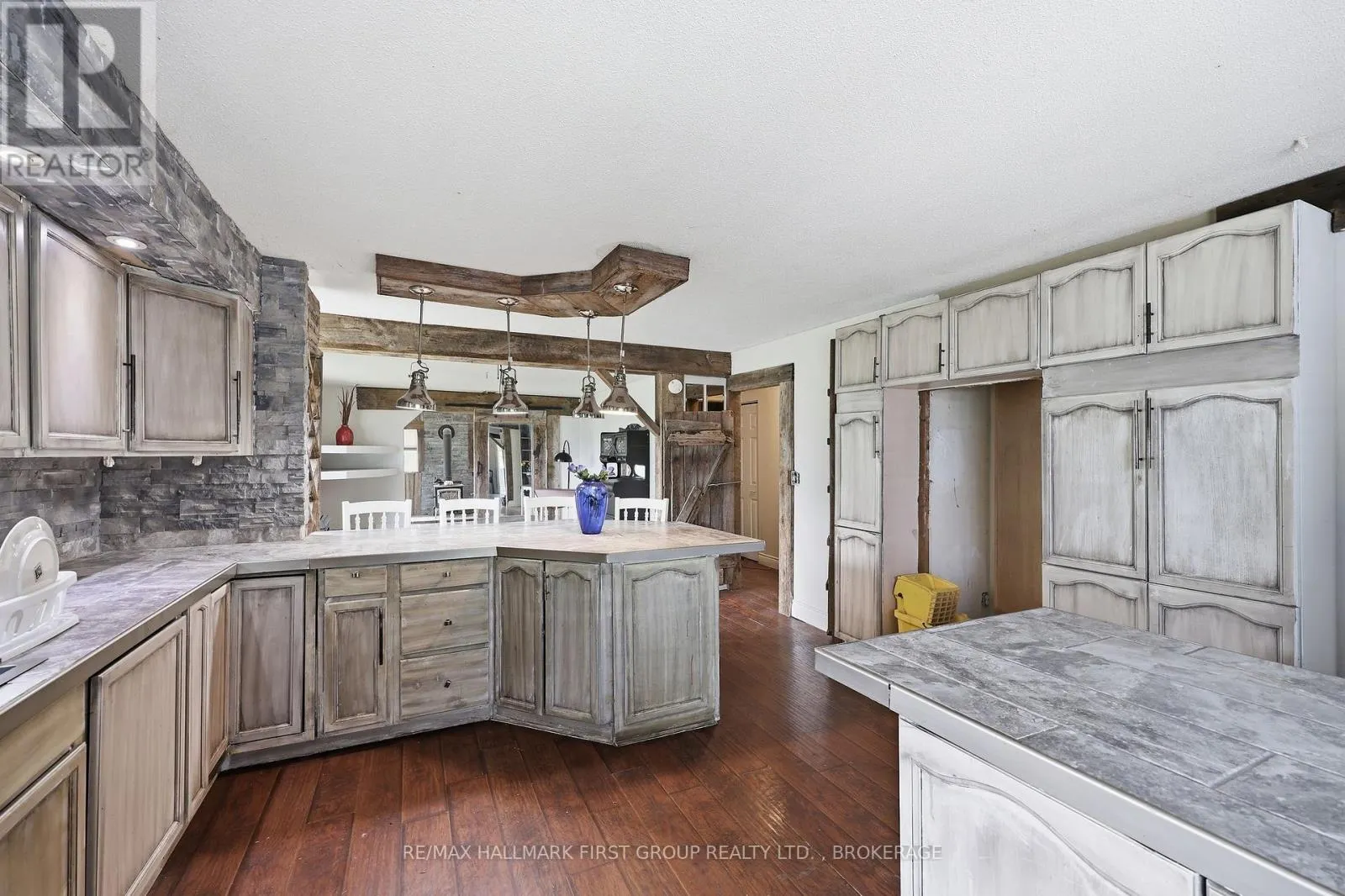 469 ABSALOM ROAD