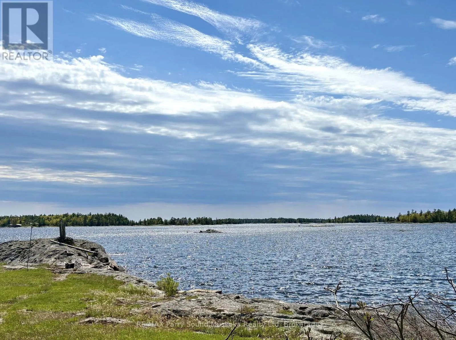 16 B55 ISLAND