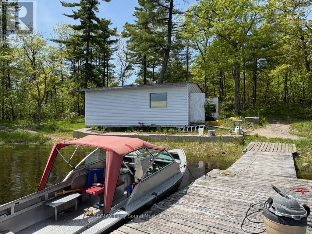 16 B55 ISLAND