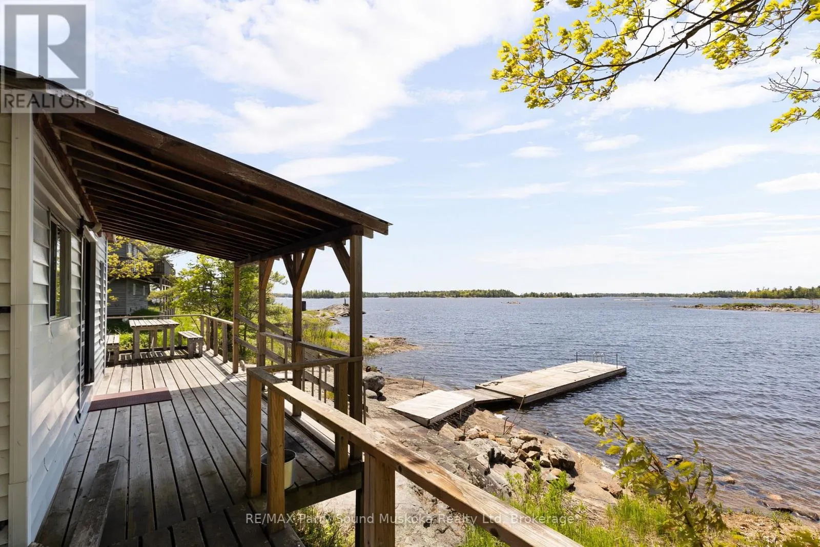 16 B55 ISLAND