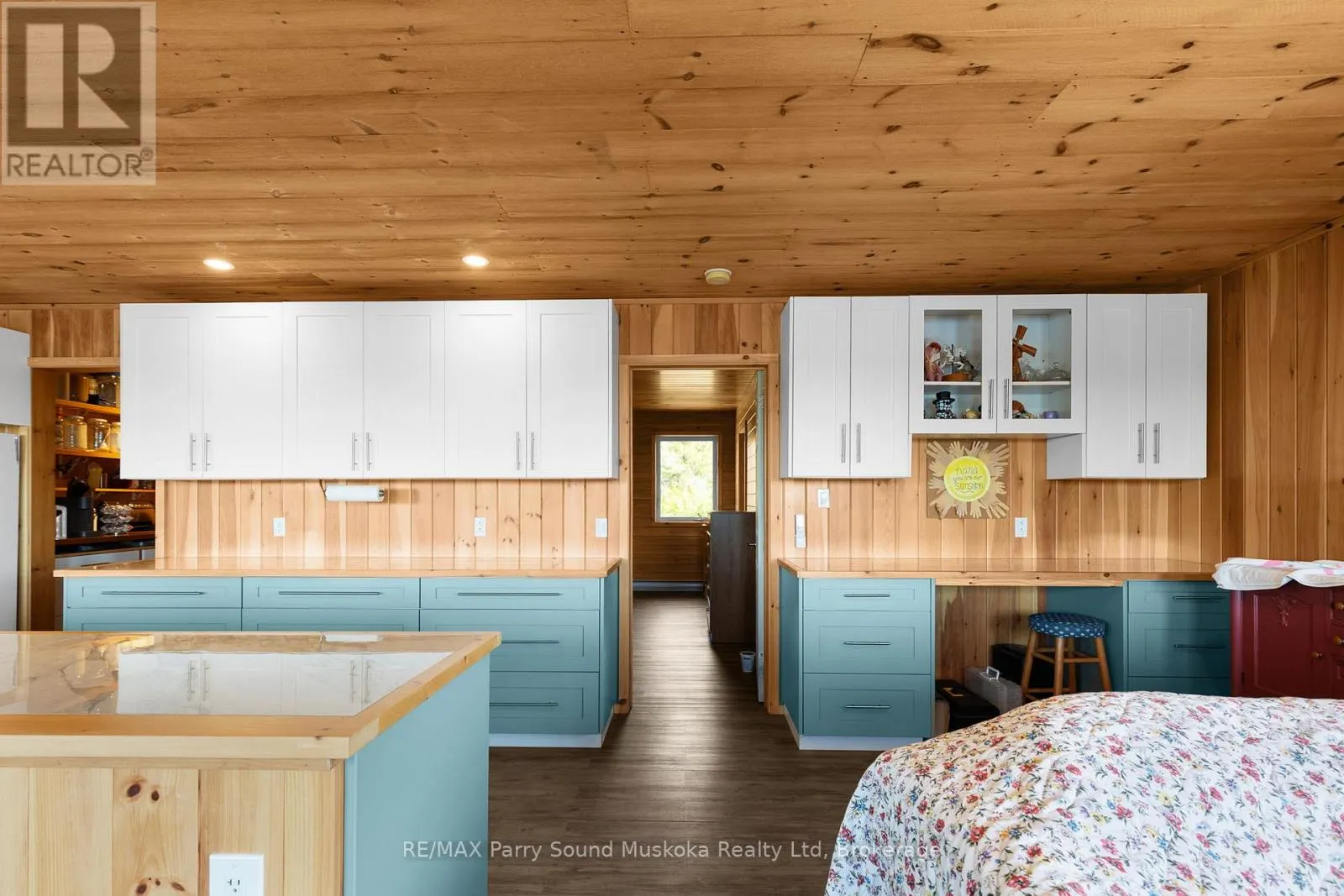 16 B55 ISLAND