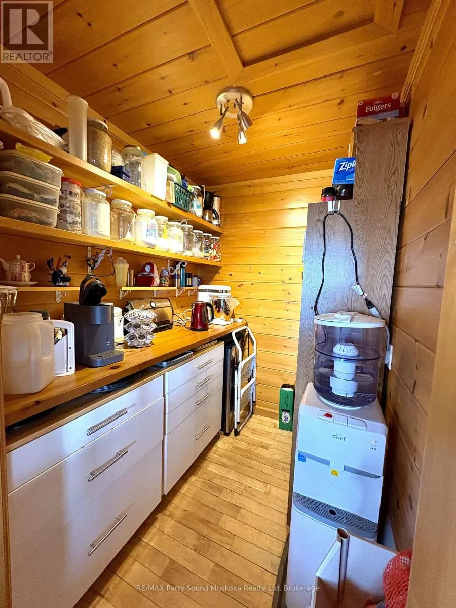 16 B55 ISLAND