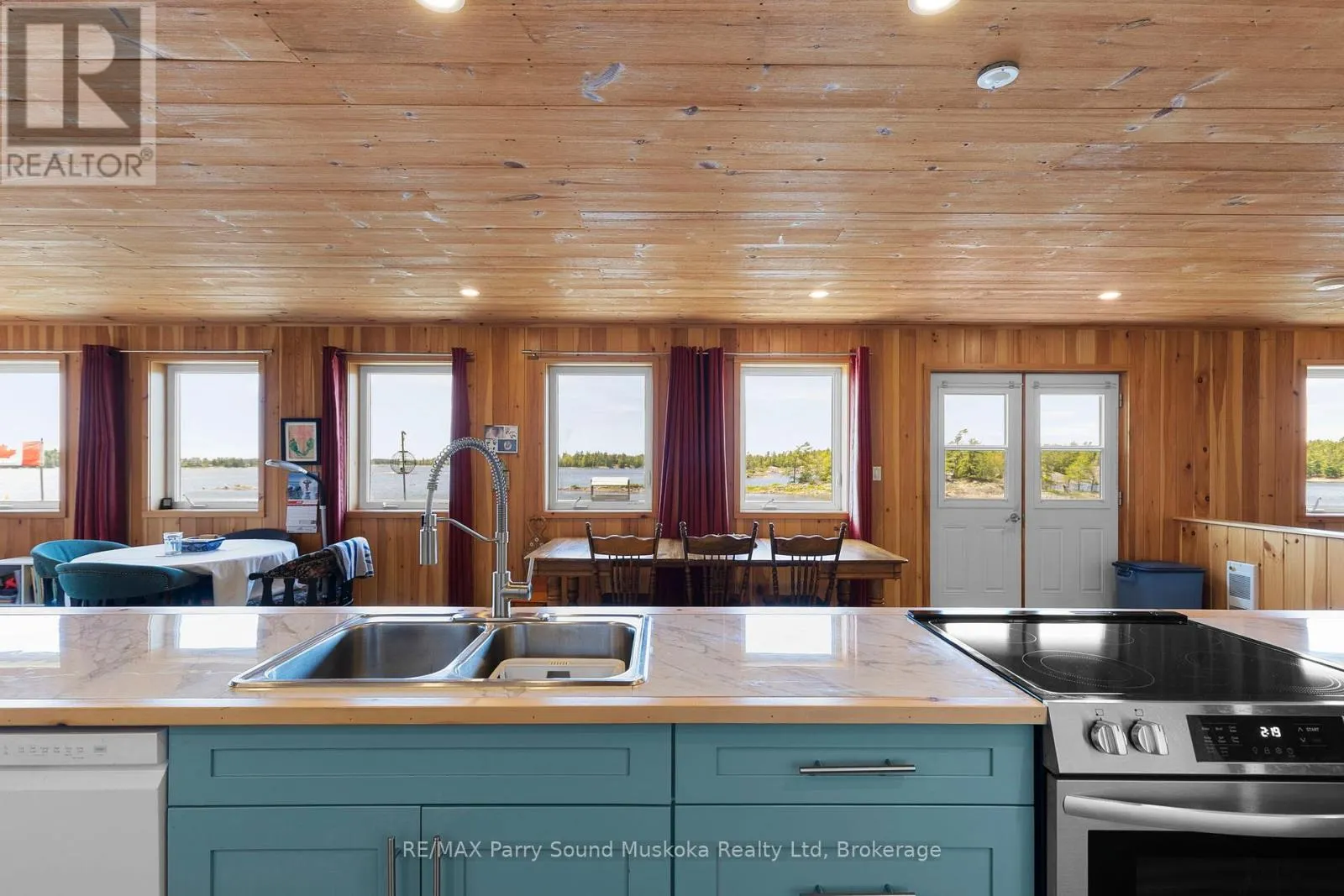 16 B55 ISLAND