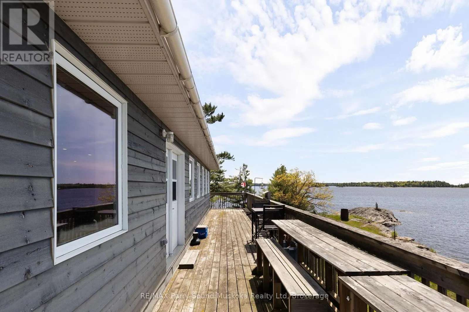16 B55 ISLAND