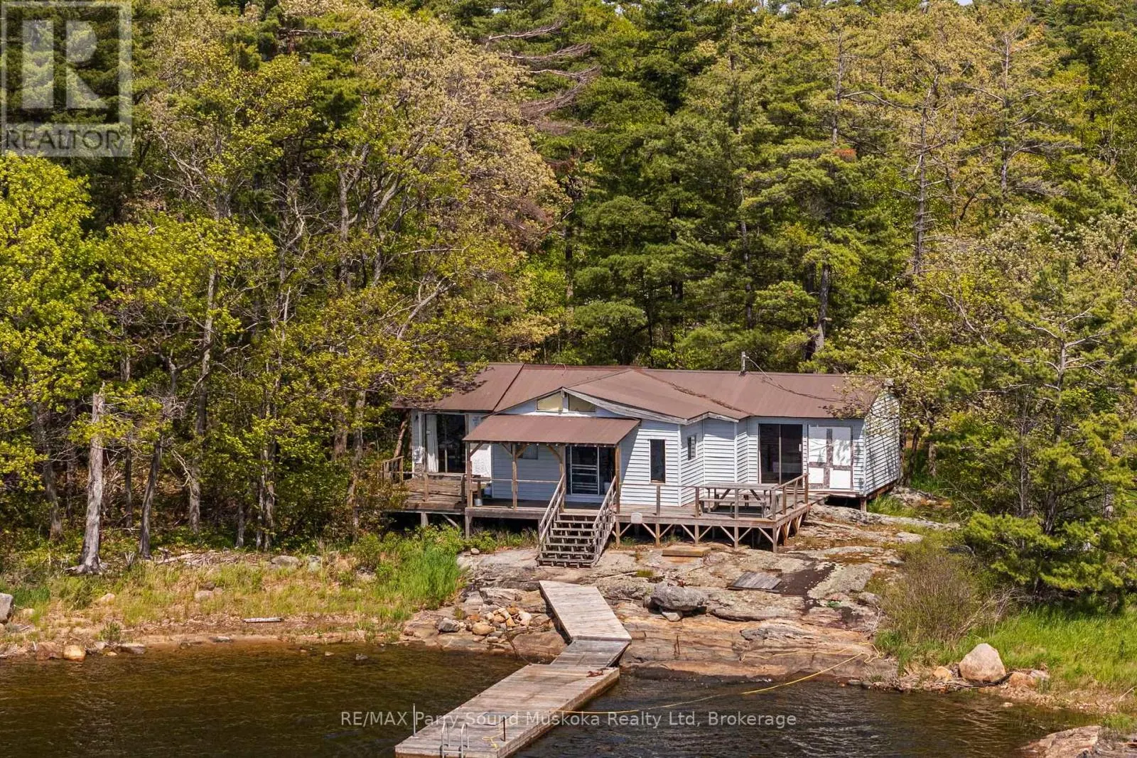 16 B55 ISLAND