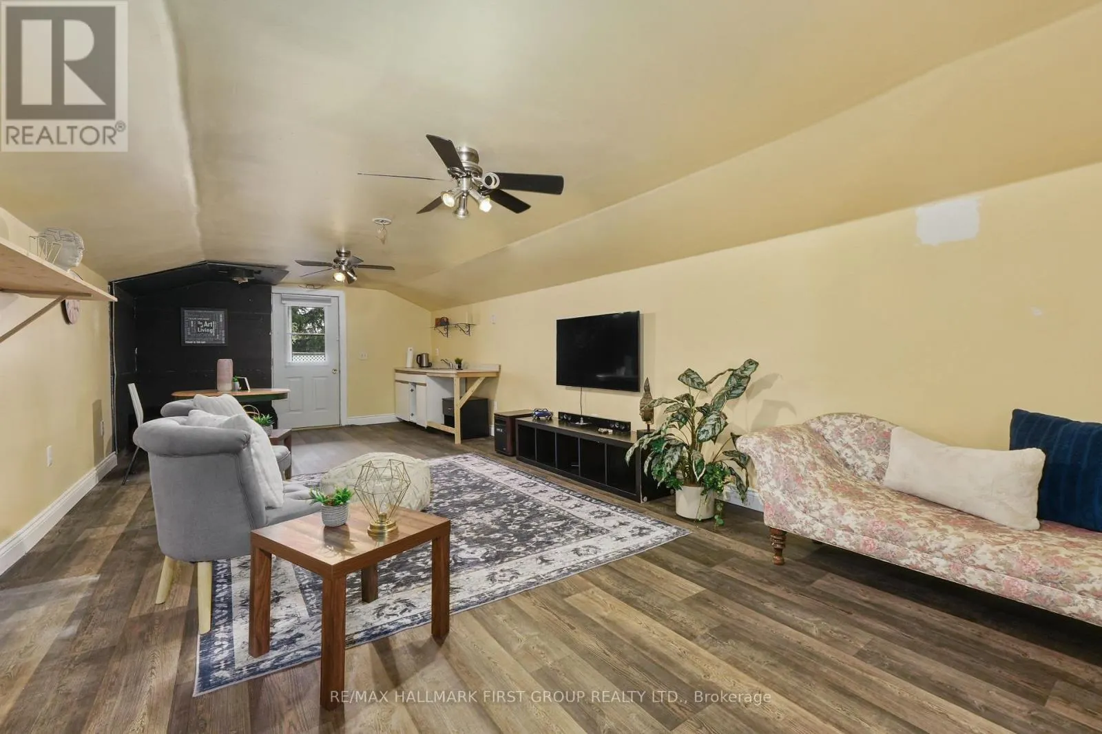 89 ROSE GLEN ROAD N