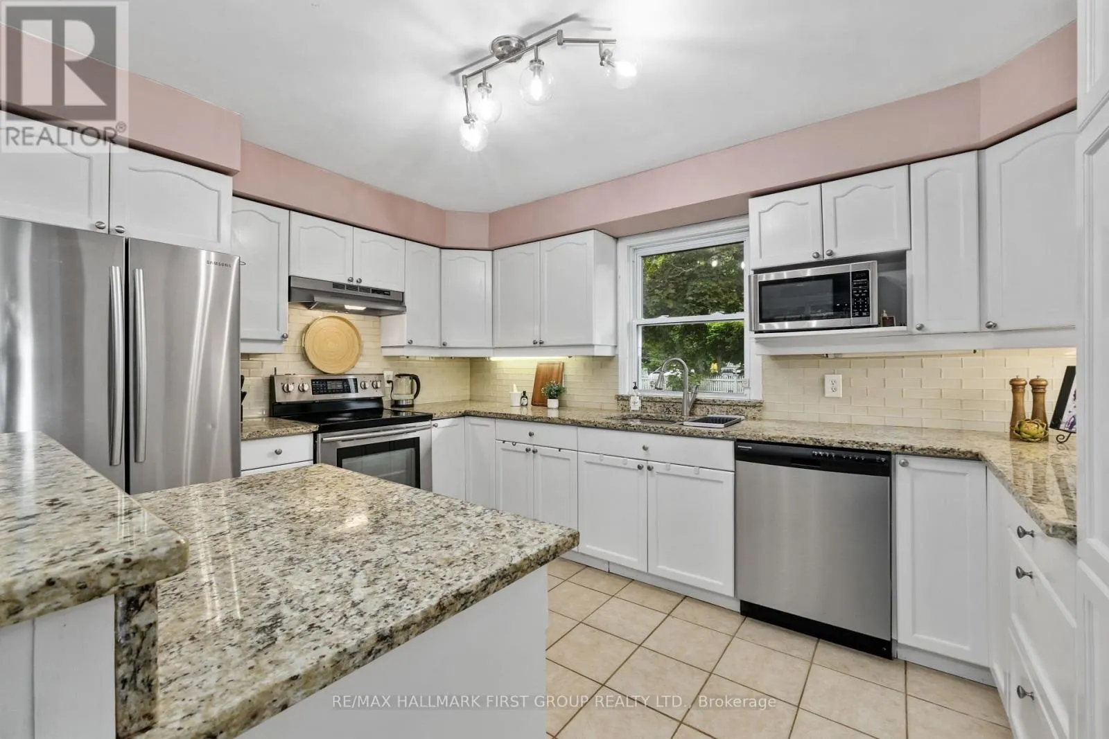 89 ROSE GLEN ROAD N