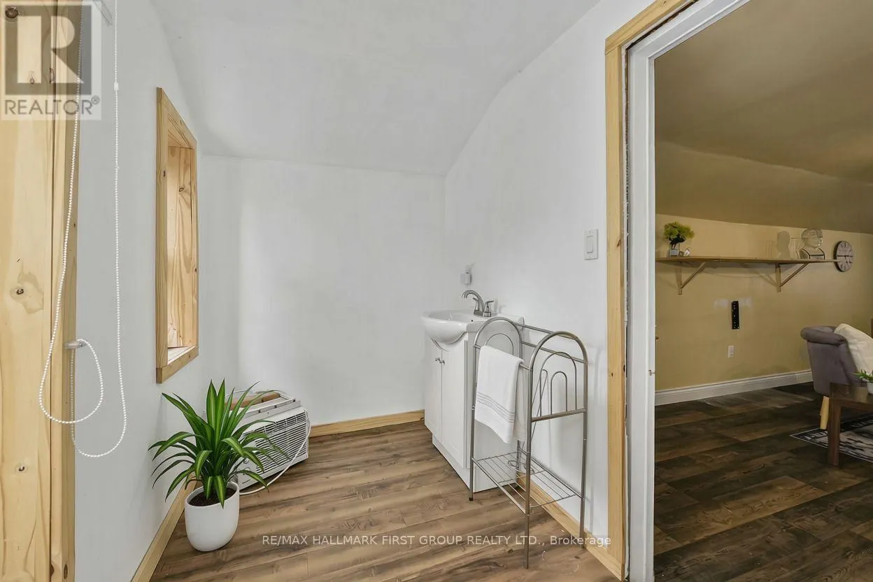 89 ROSE GLEN ROAD N