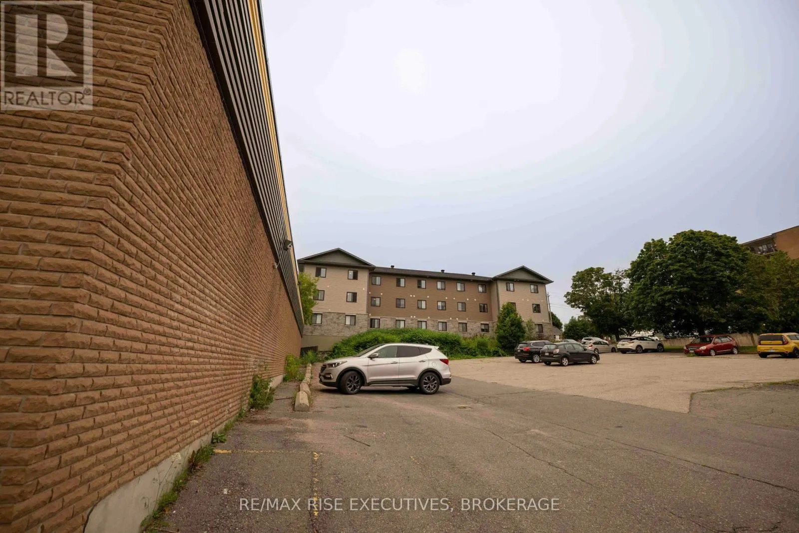 260 KING STREET W