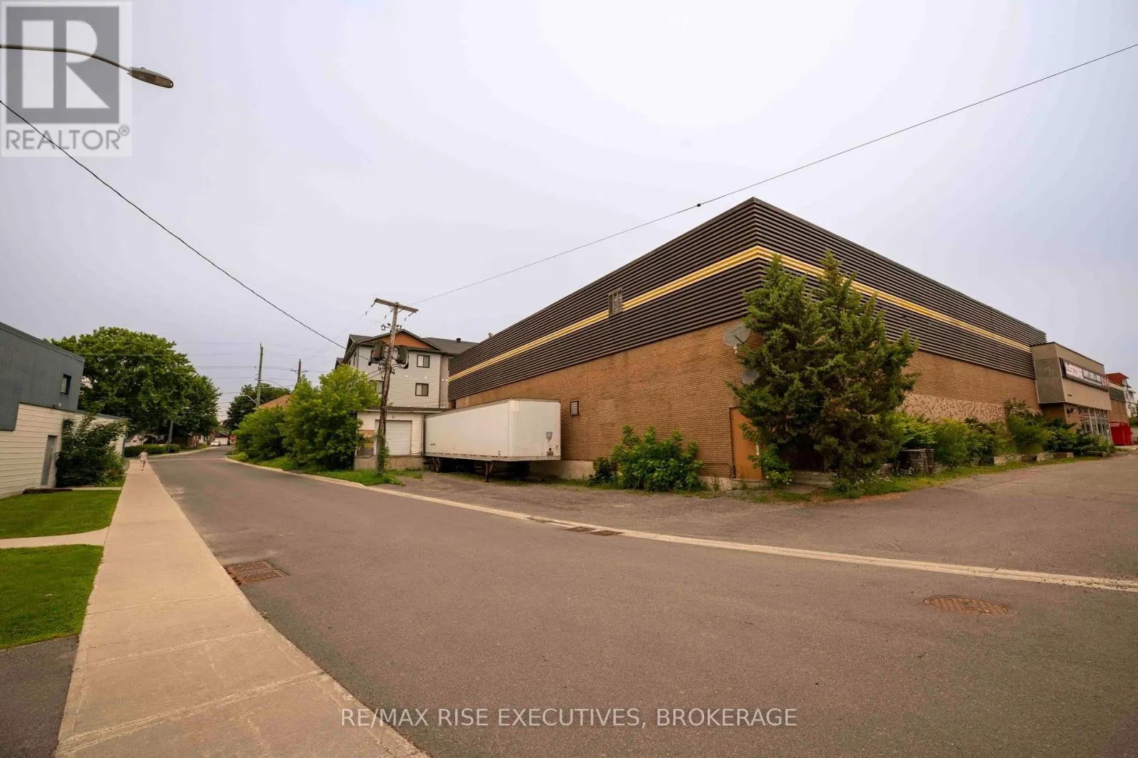 260 KING STREET W
