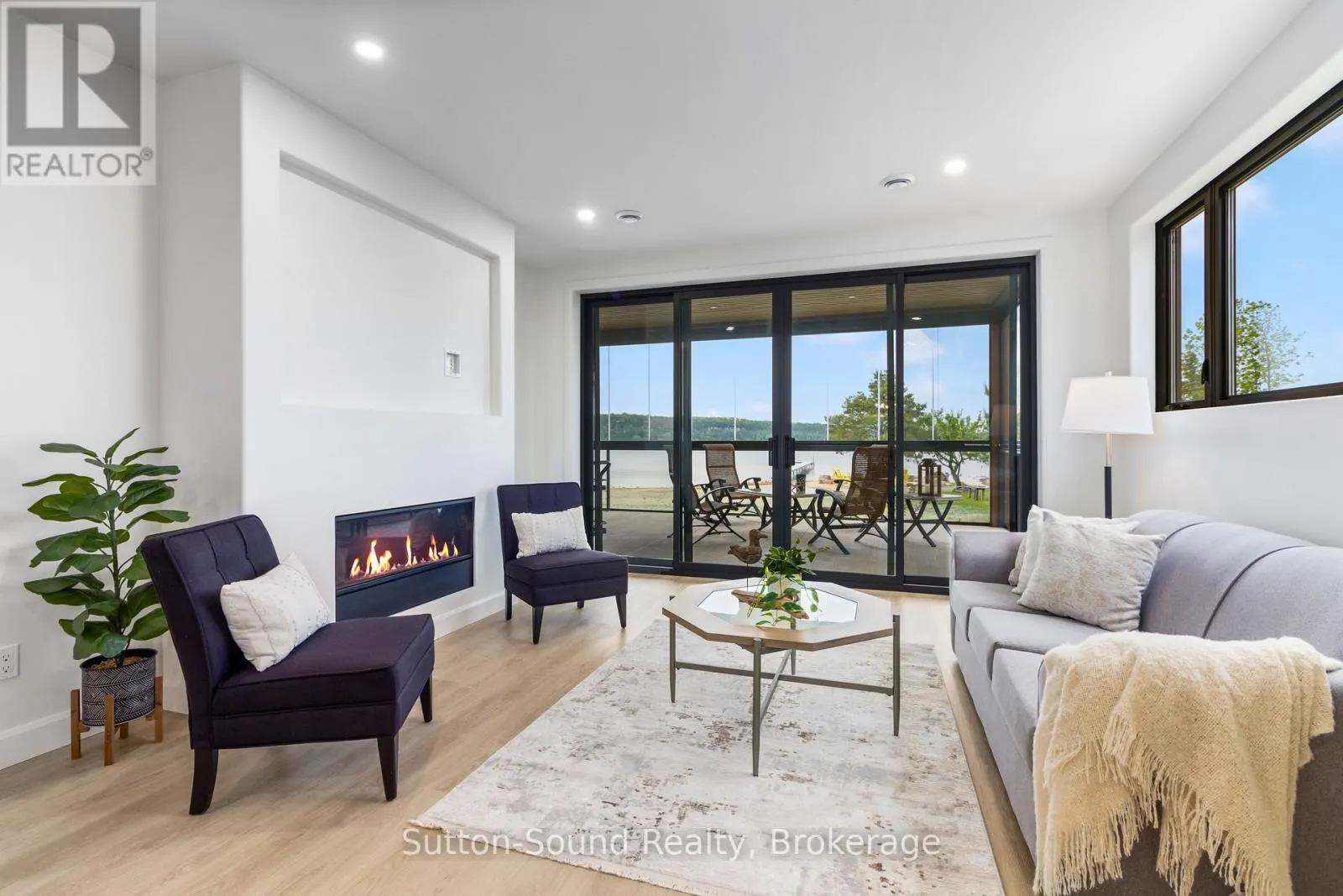 535 #103 ISAAC STREET