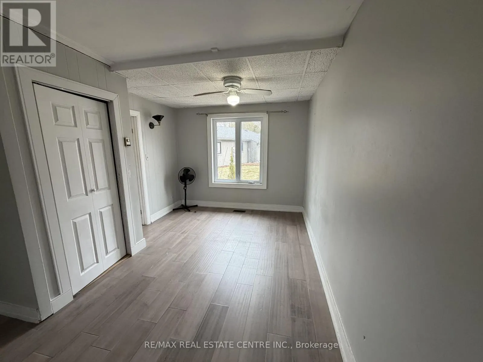 35 LAKESIDE AVENUE