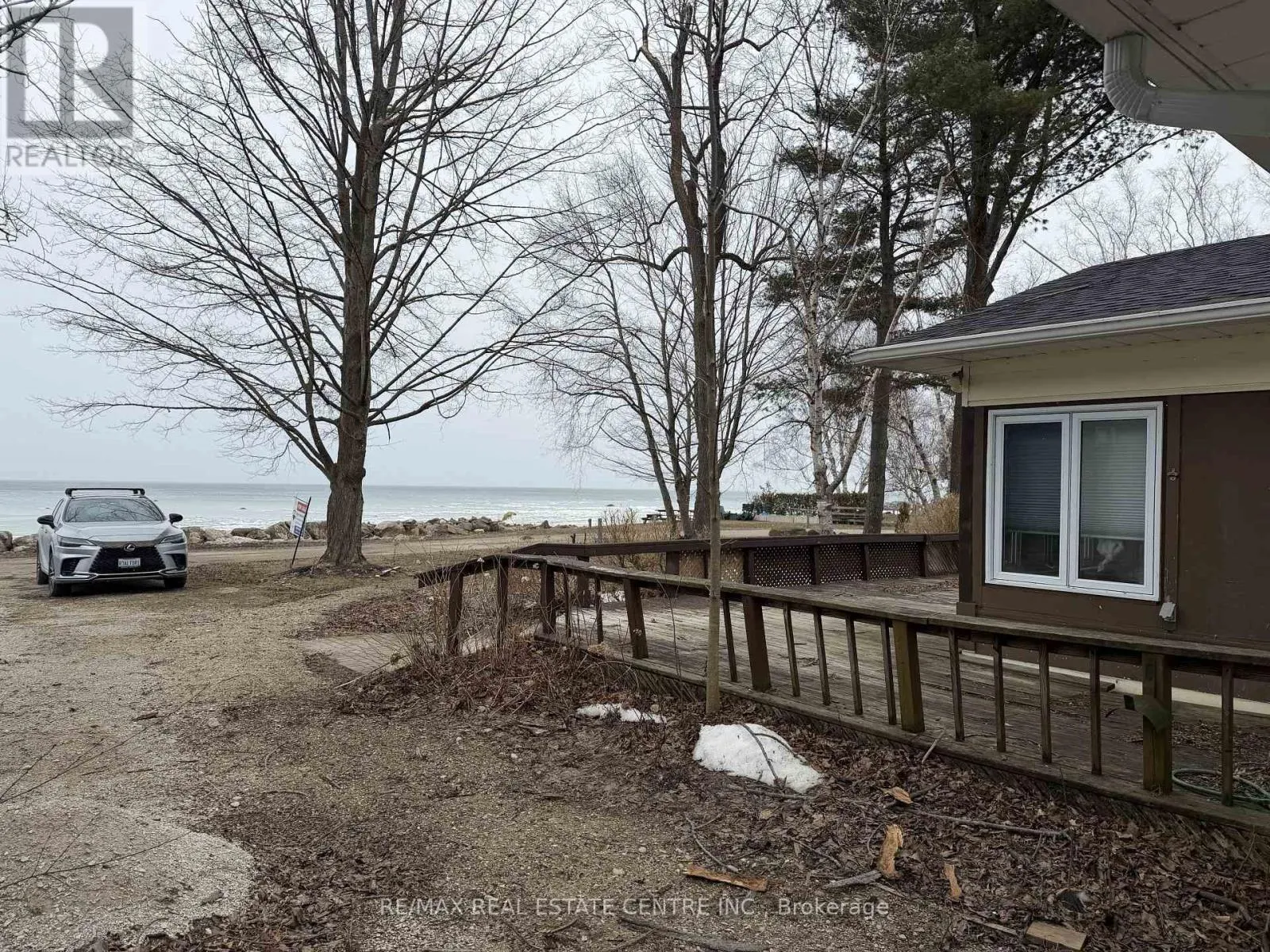 35 LAKESIDE AVENUE