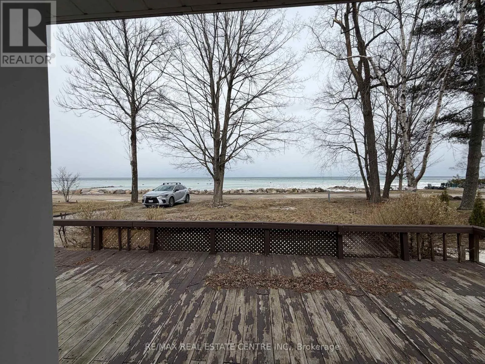 35 LAKESIDE AVENUE