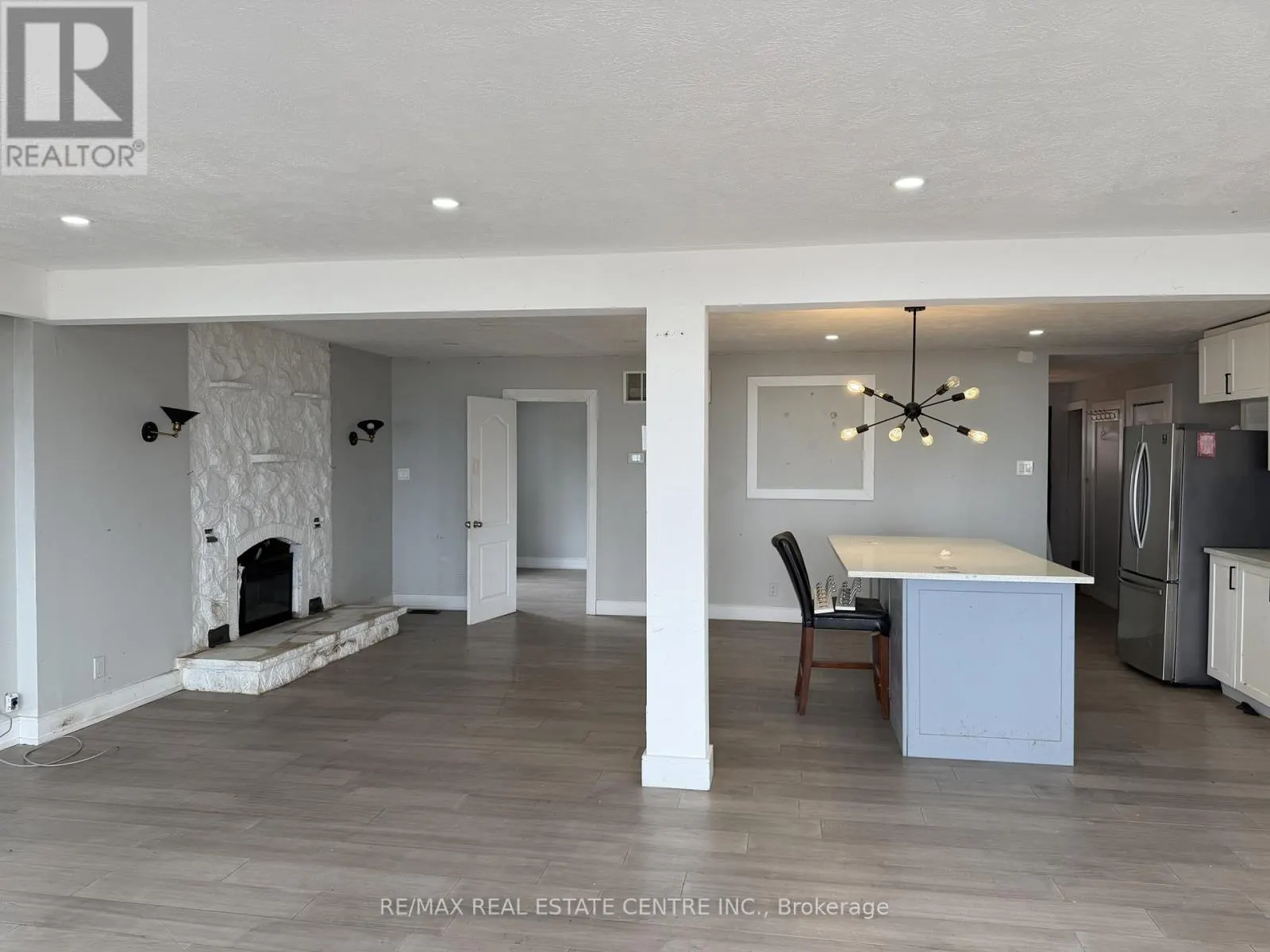 35 LAKESIDE AVENUE