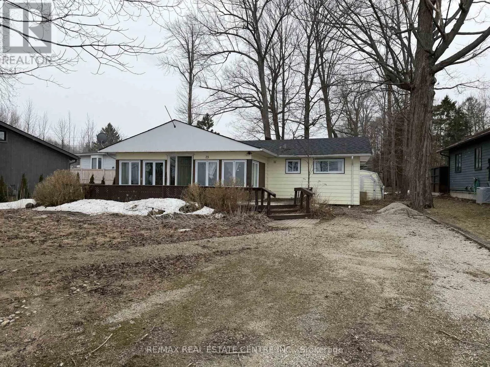 35 LAKESIDE AVENUE