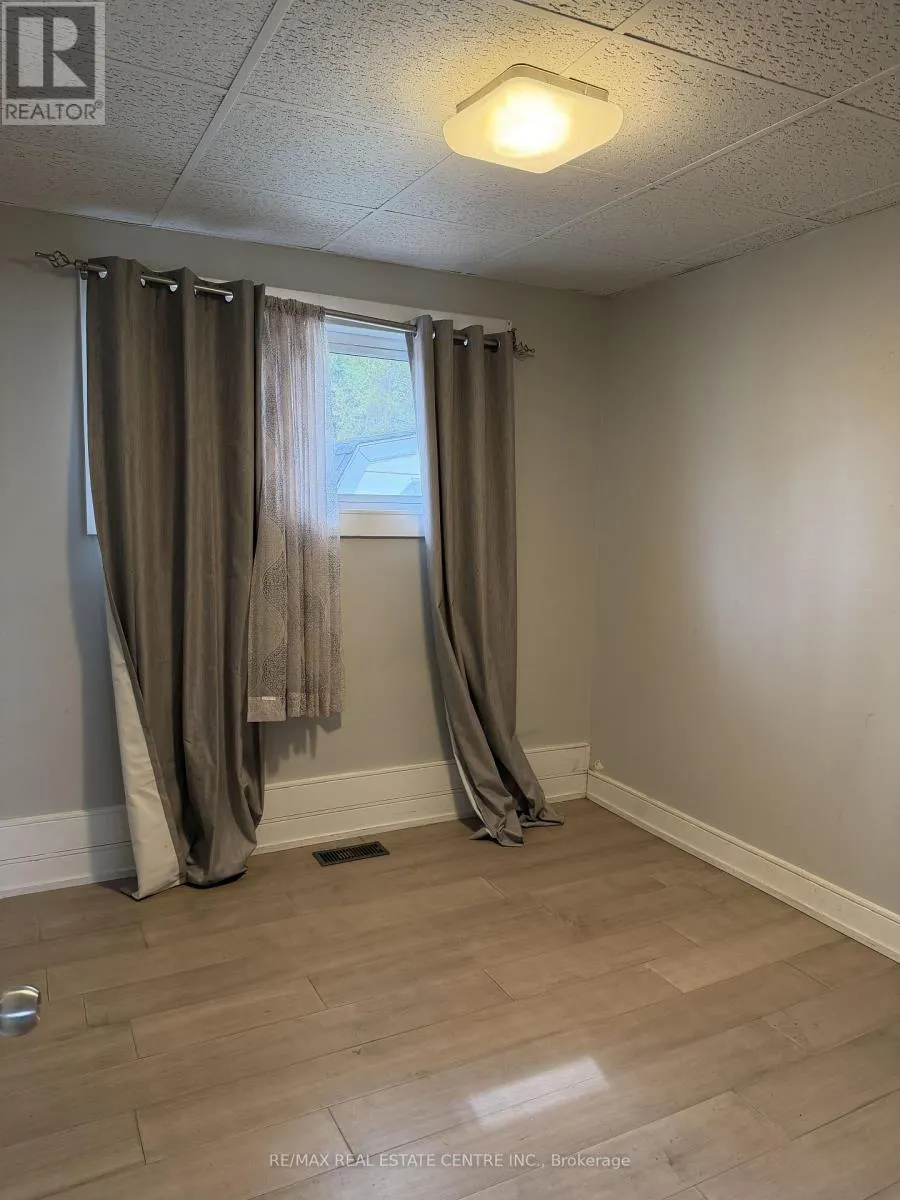 35 LAKESIDE AVENUE