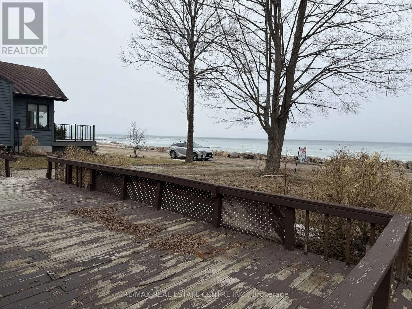 35 LAKESIDE AVENUE