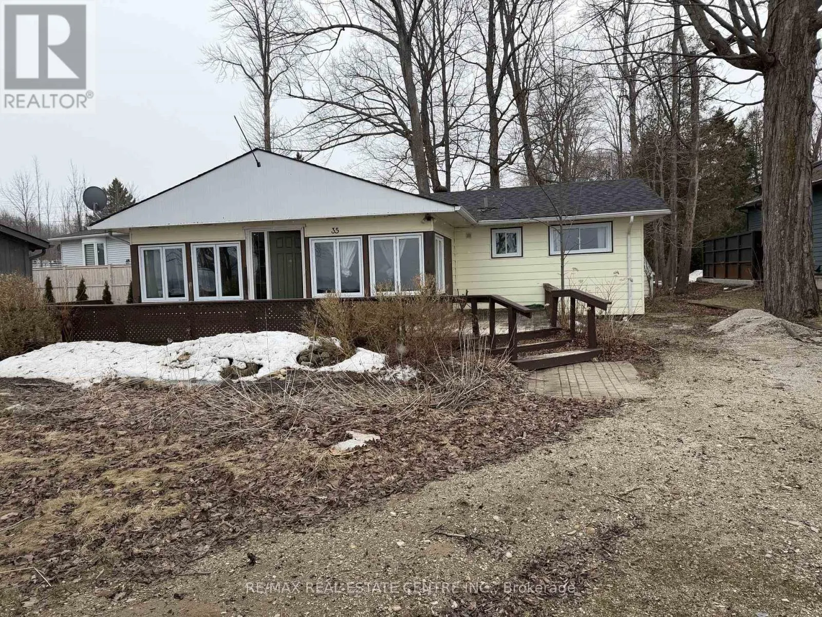 35 LAKESIDE AVENUE