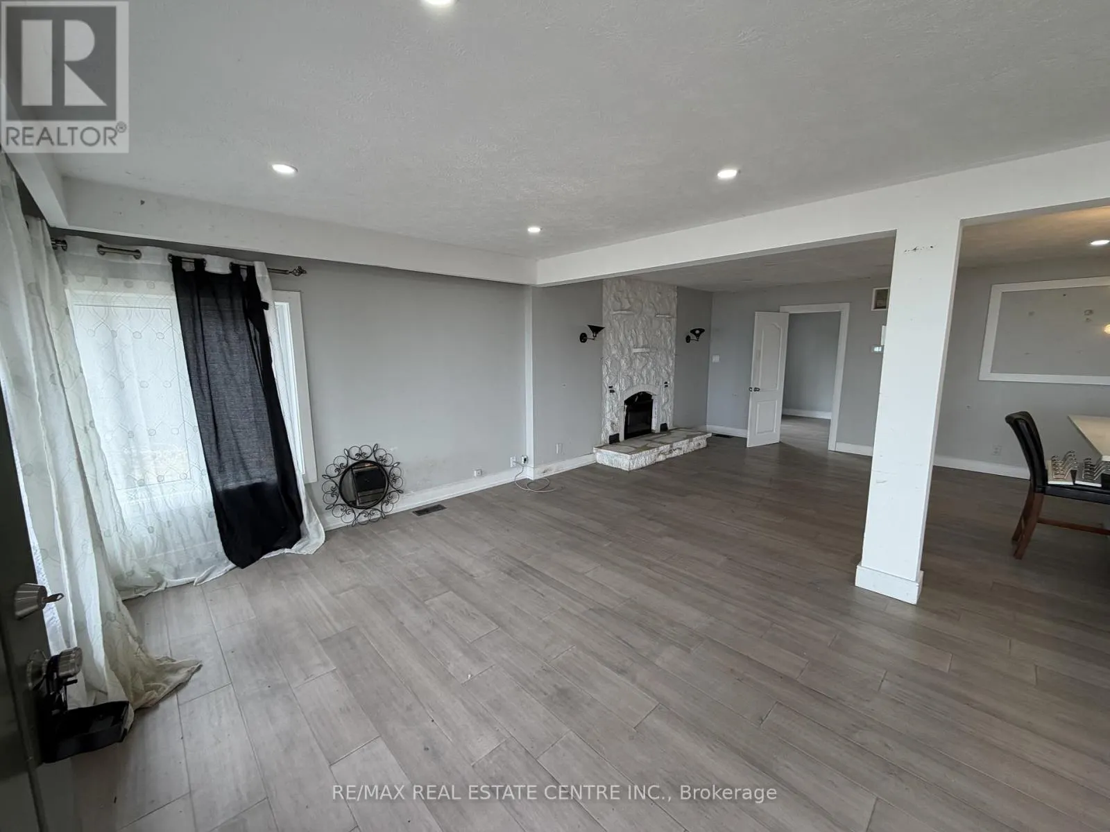 35 LAKESIDE AVENUE