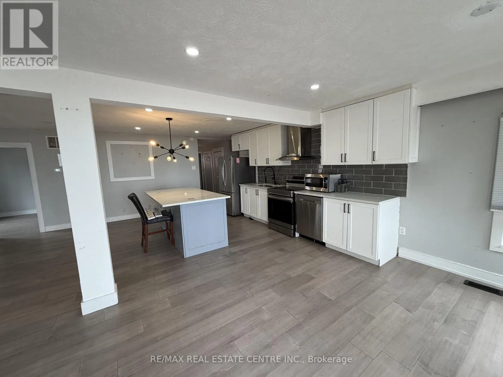 35 LAKESIDE AVENUE
