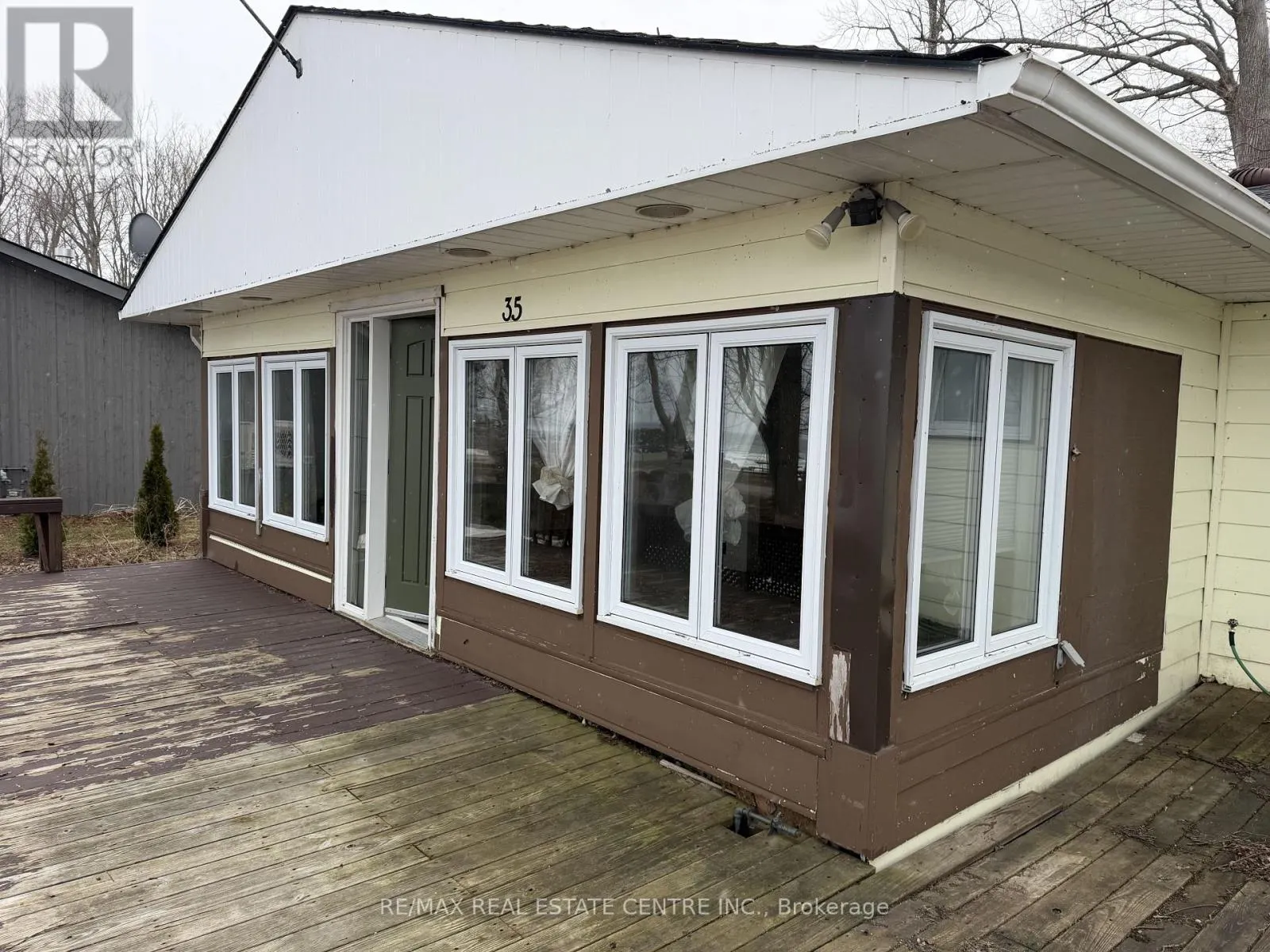 35 LAKESIDE AVENUE