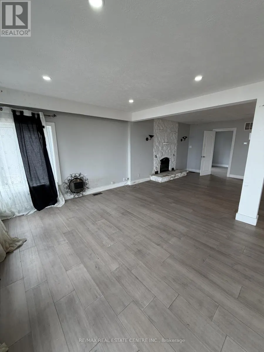 35 LAKESIDE AVENUE