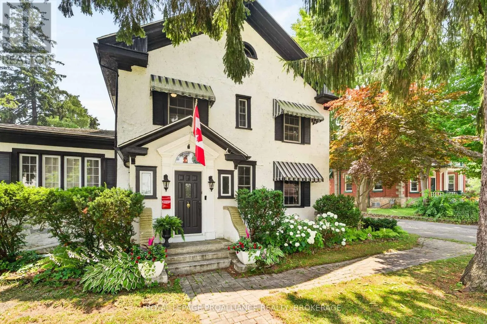 223 KING STREET W