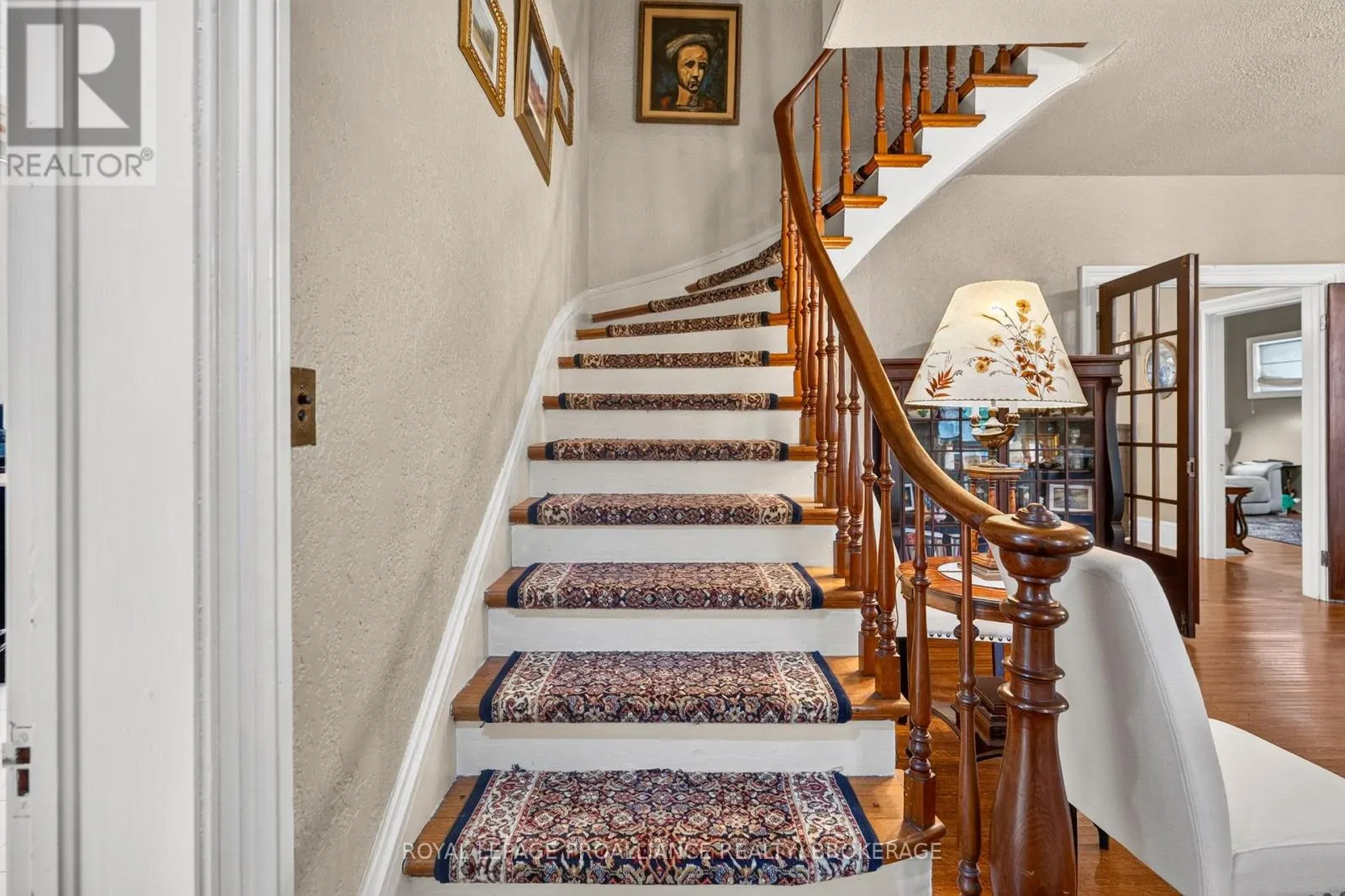 223 KING STREET W