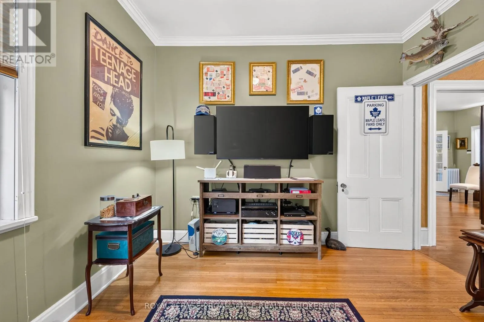 223 KING STREET W