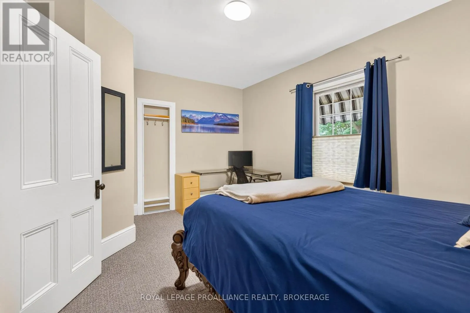223 KING STREET W
