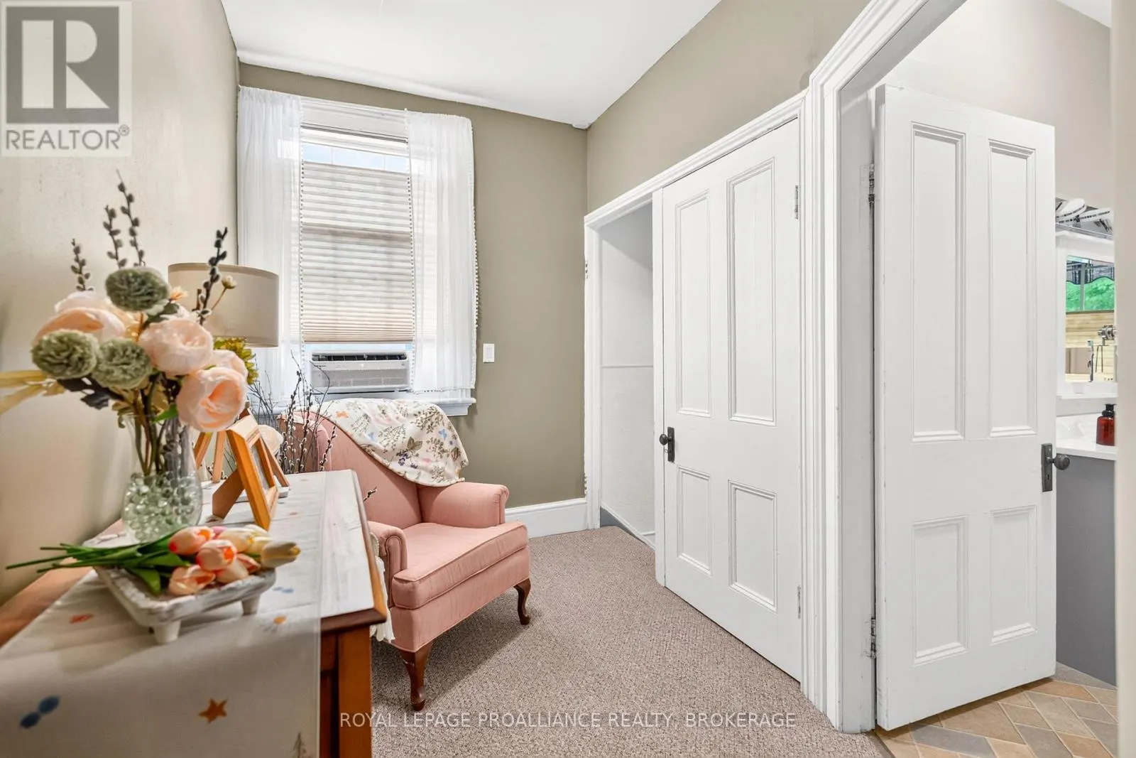 223 KING STREET W