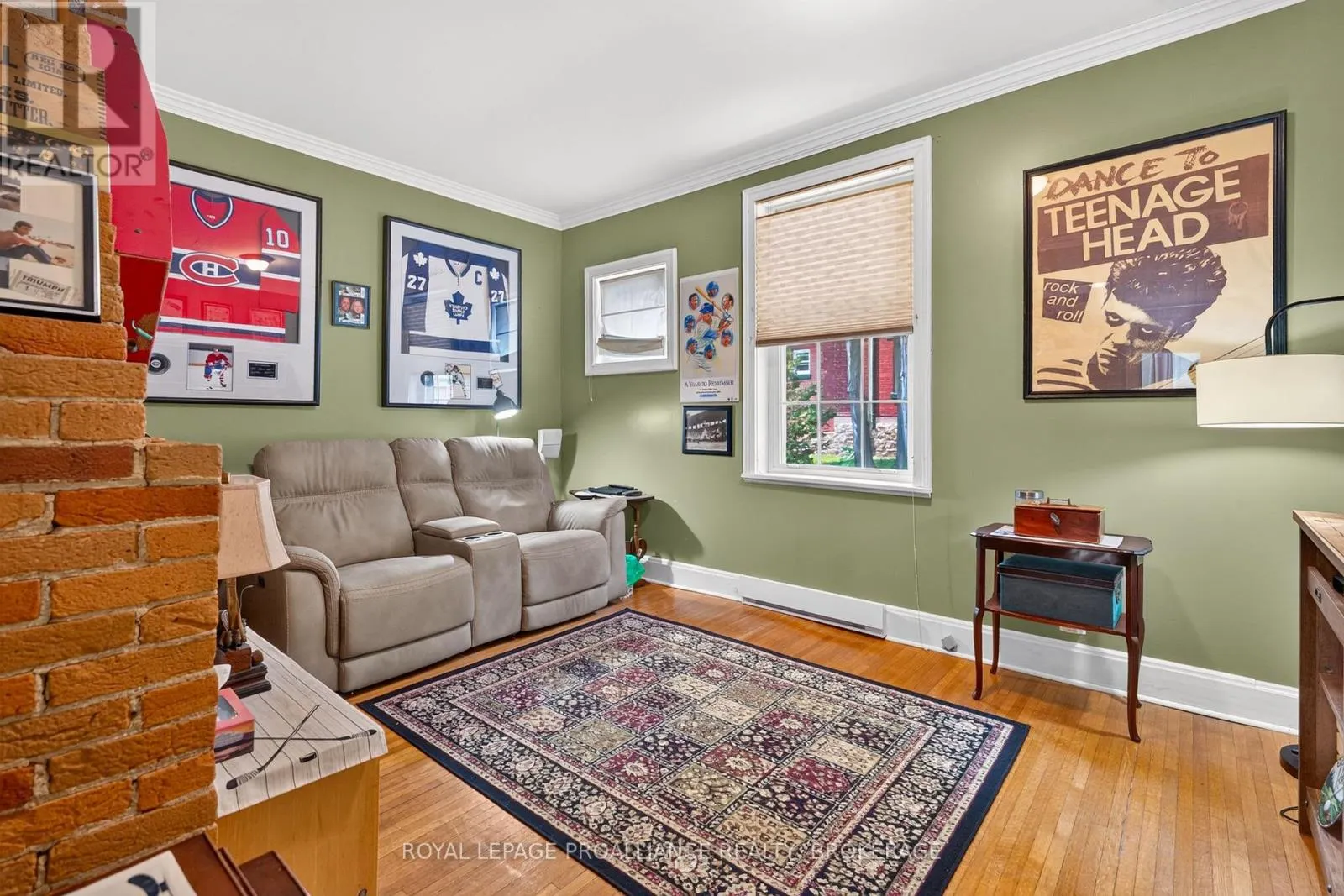 223 KING STREET W