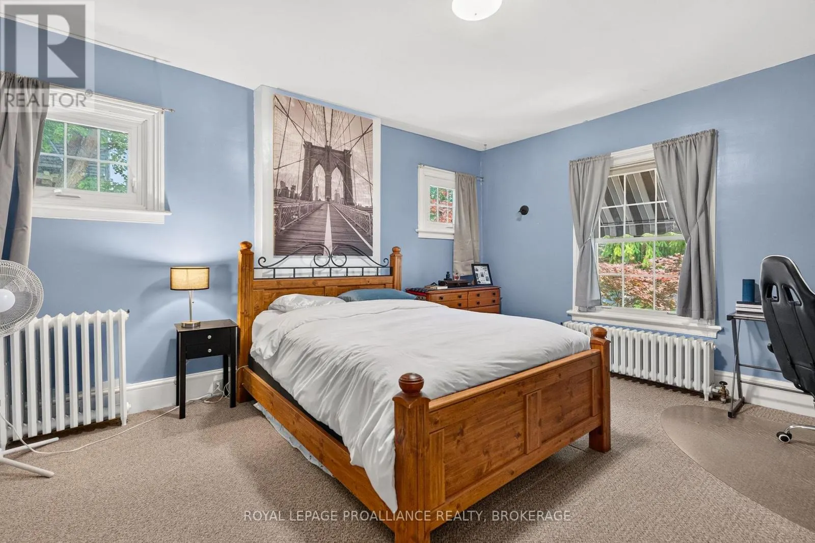 223 KING STREET W