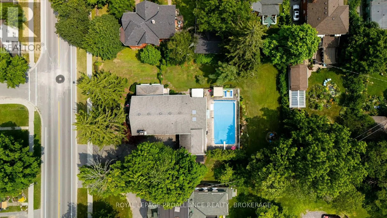 223 KING STREET W