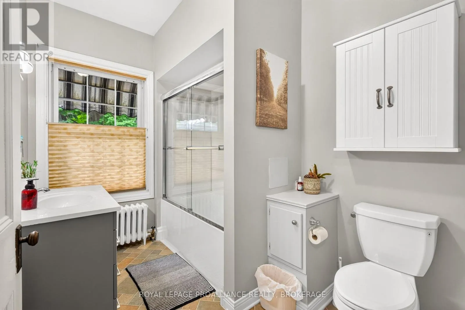 223 KING STREET W